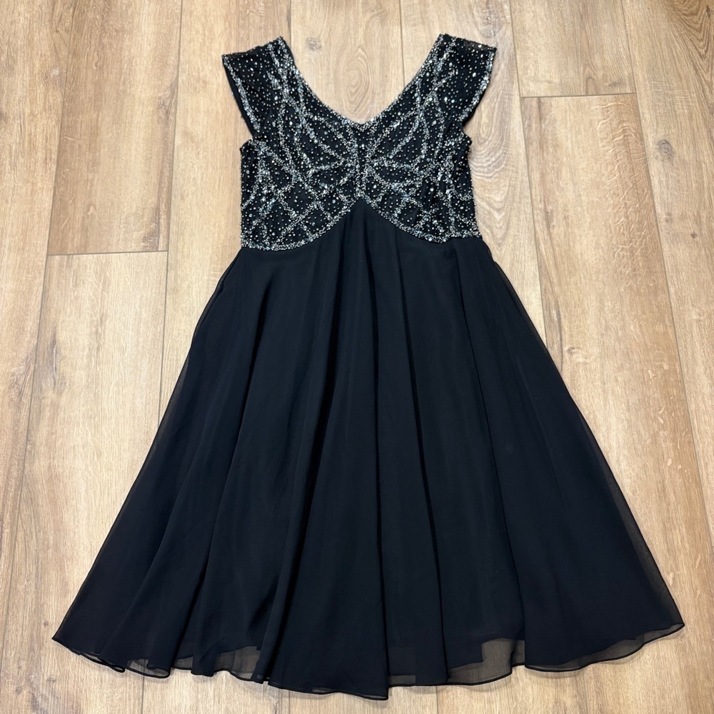 NWT πJ KARAπ BEADED BODICE CHIFFON EVENING DRESS BLACK / SILVER SZ 10 - Picture 2 of 9